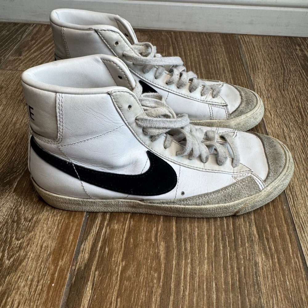 NIKE Blazer women's size 8 white good‎ condition